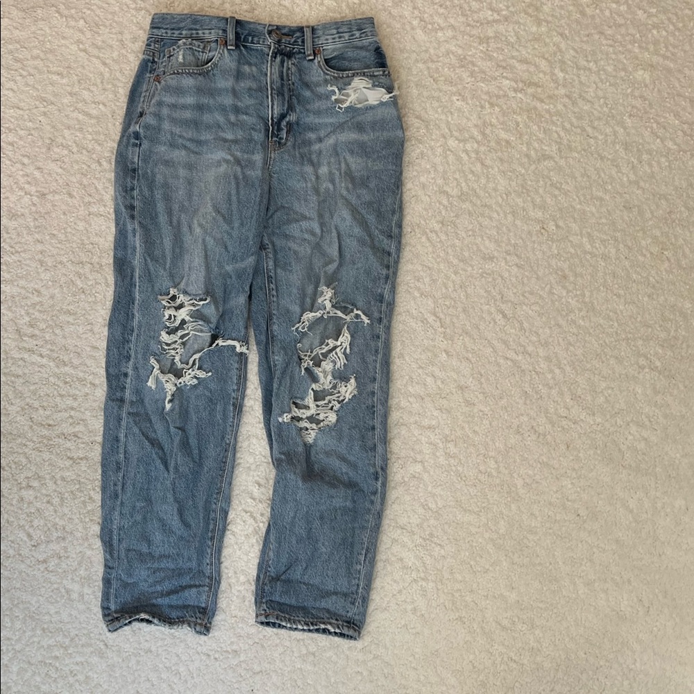 American Eagle Ripped Relaxed Mom Jean